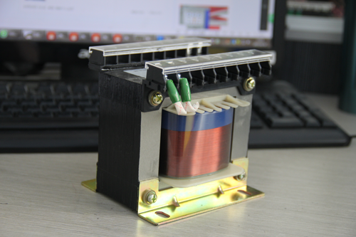 創(chuàng)穩(wěn)控制變壓器實景拍攝圖